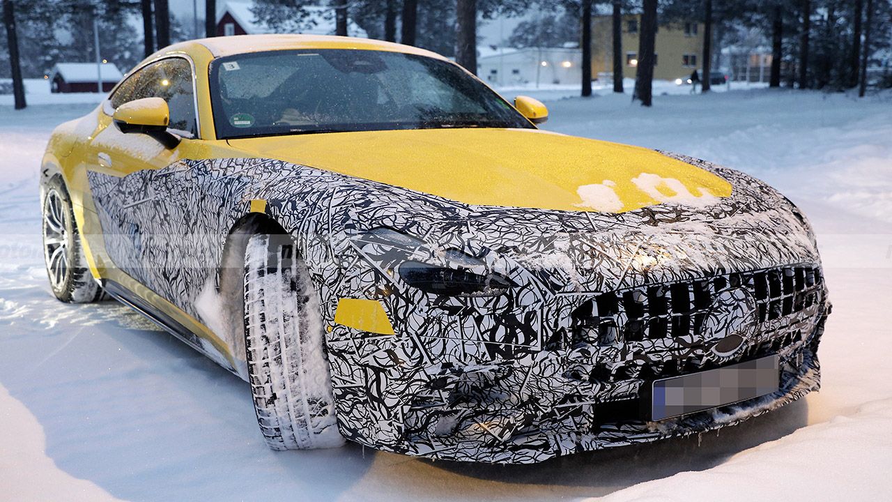 El nuevo Mercedes-AMG GT 2023 pierde camuflaje con el inicio de las pruebas de invierno