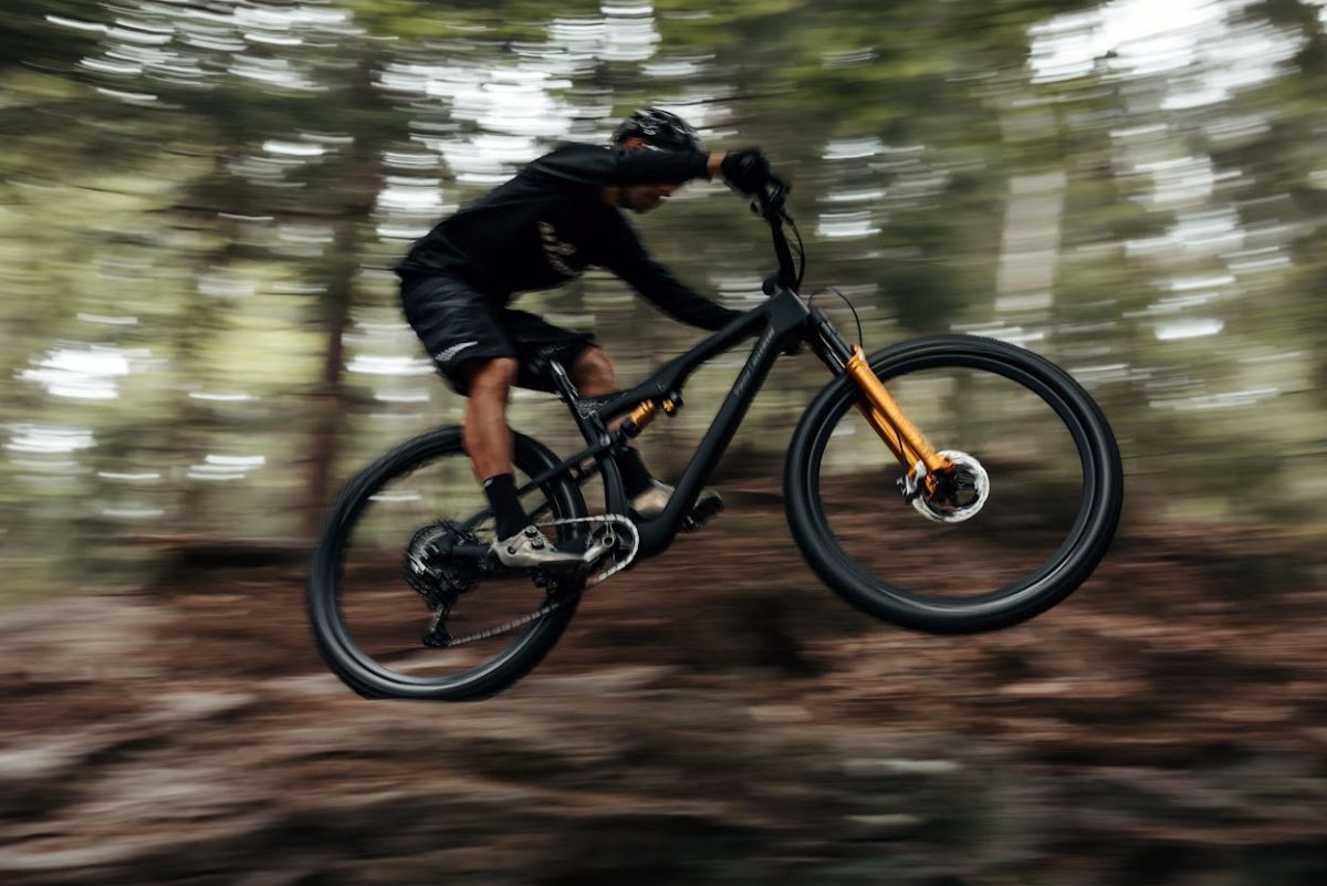 Polestar es el último fabricante de coches que va a lanzar una e-bike (y no será una simple operación de marketing)