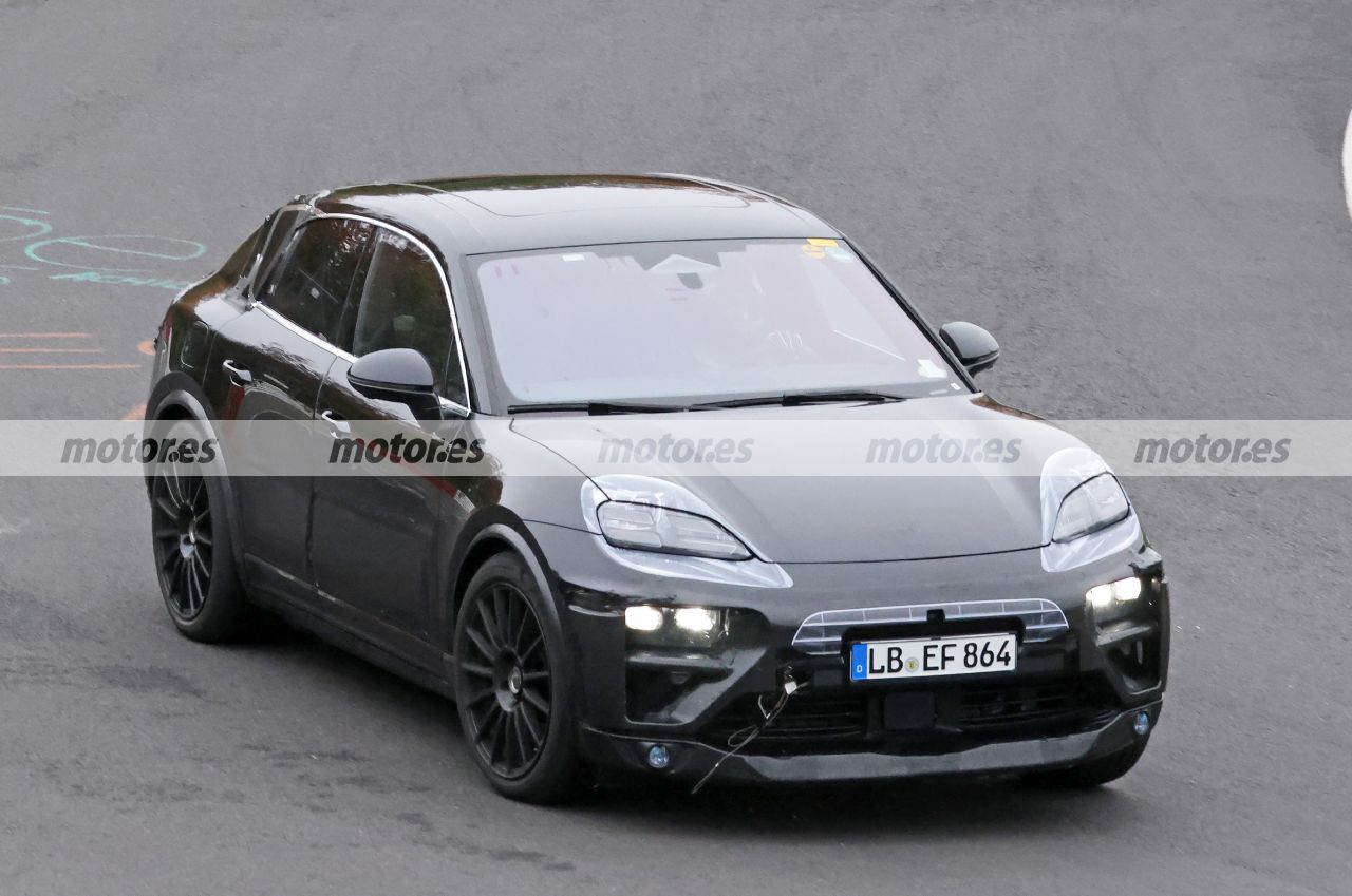 El interior del nuevo Porsche Macan Eléctrico revela más detalles en nuevas fotos espía