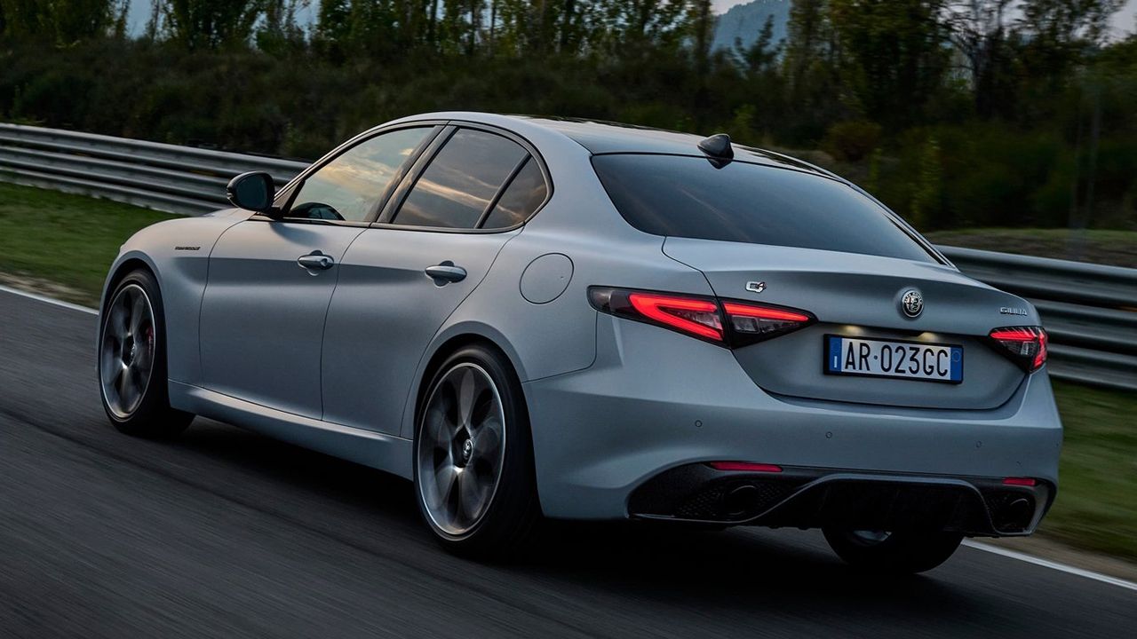 Alfa Romeo Giulia 2023 - posterior