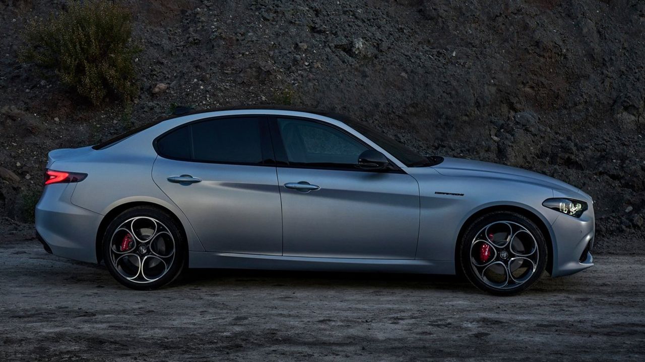 Alfa Romeo Giulia 2023 - lateral