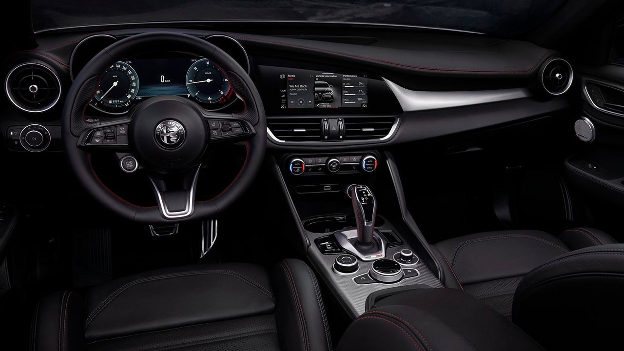 Alfa Romemo Giulia 2023 - interior