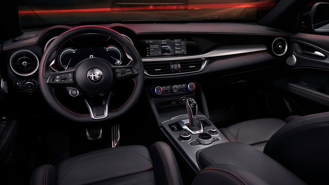 Alfa Romeo Stelvio 2023 - interior