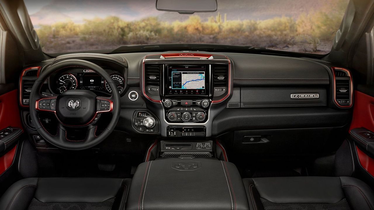 RAM 1500 - interior