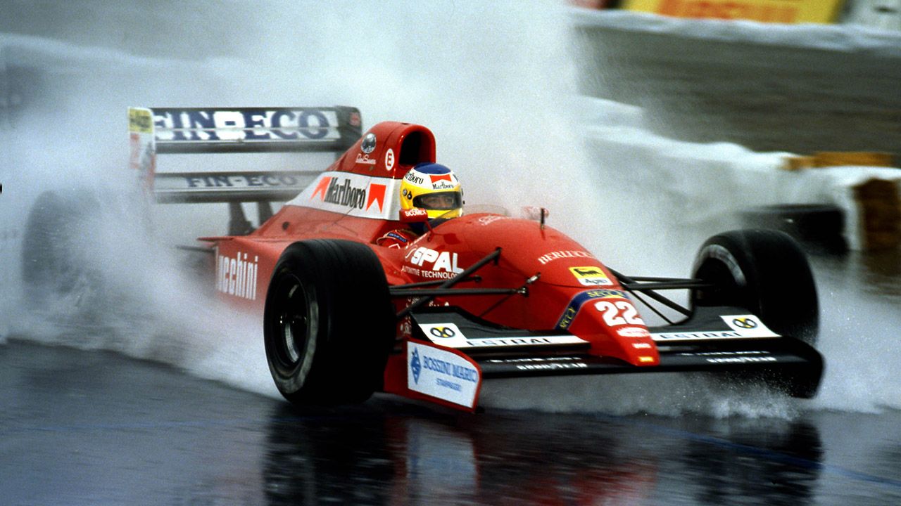 Michele Alboreto en el aguacero de 1992 con el BMS Scuderia Italia Dallara