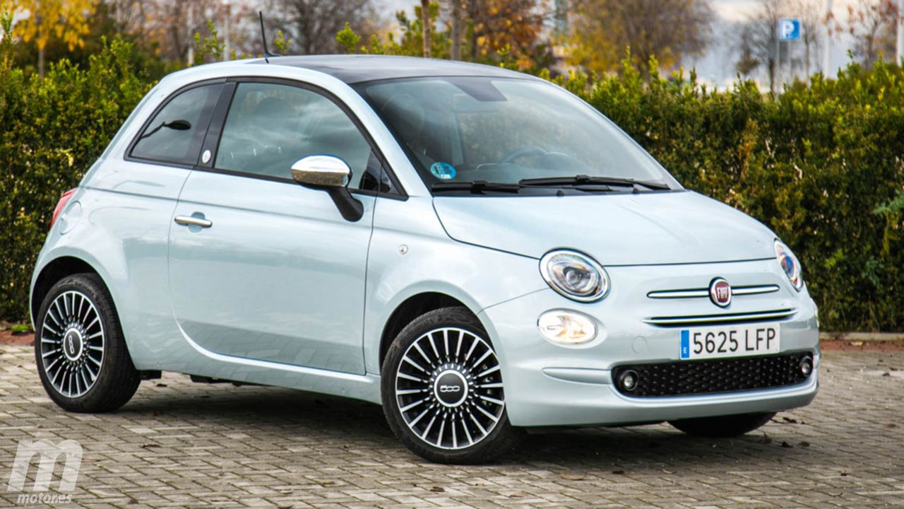 Alemania - Noviembre 2022: El FIAT 500 a punto de dar la campanada