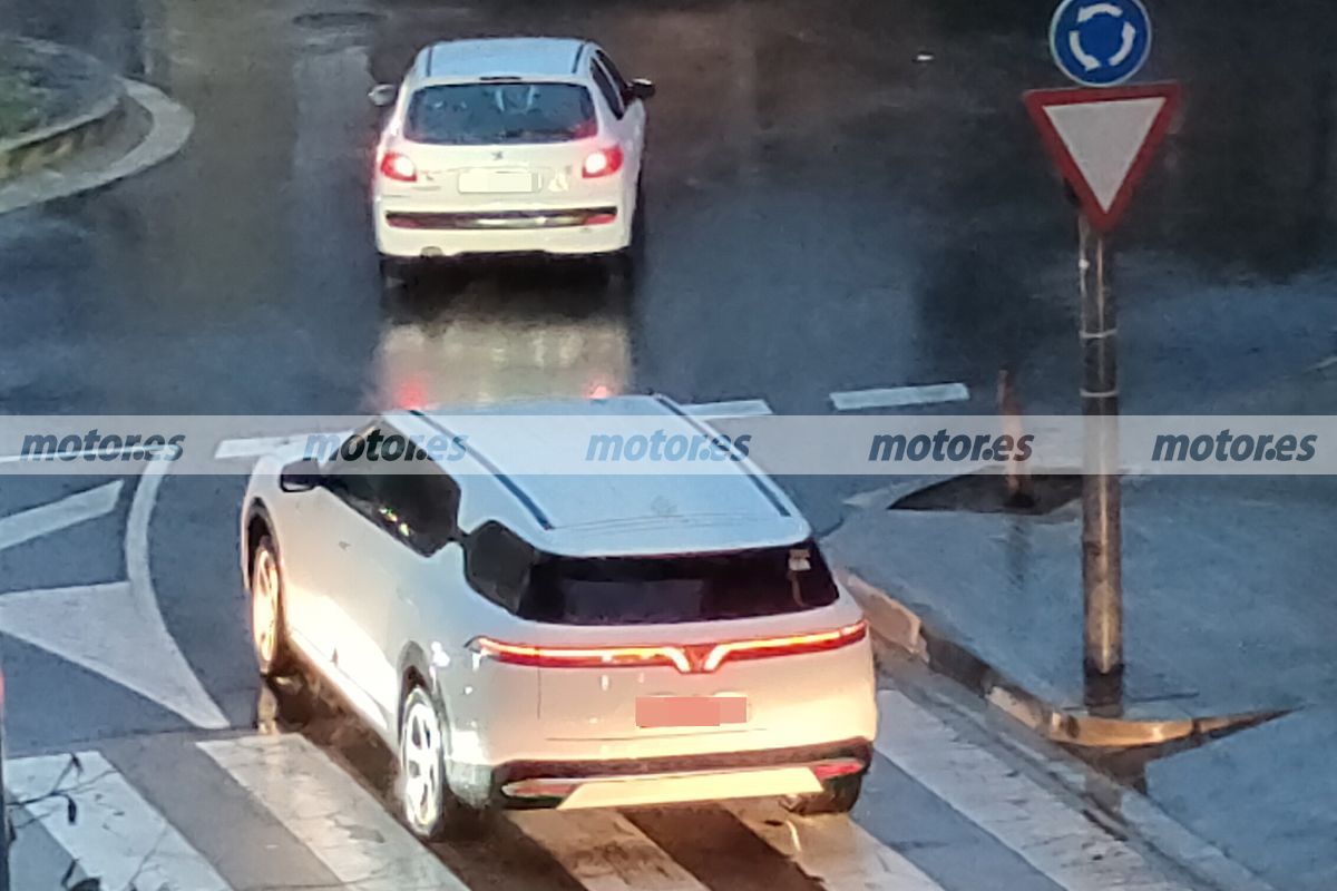 El VinFast VF 9 es cazado en pruebas, un SUV de 7 plazas y 100% eléctrico que llega en 2023