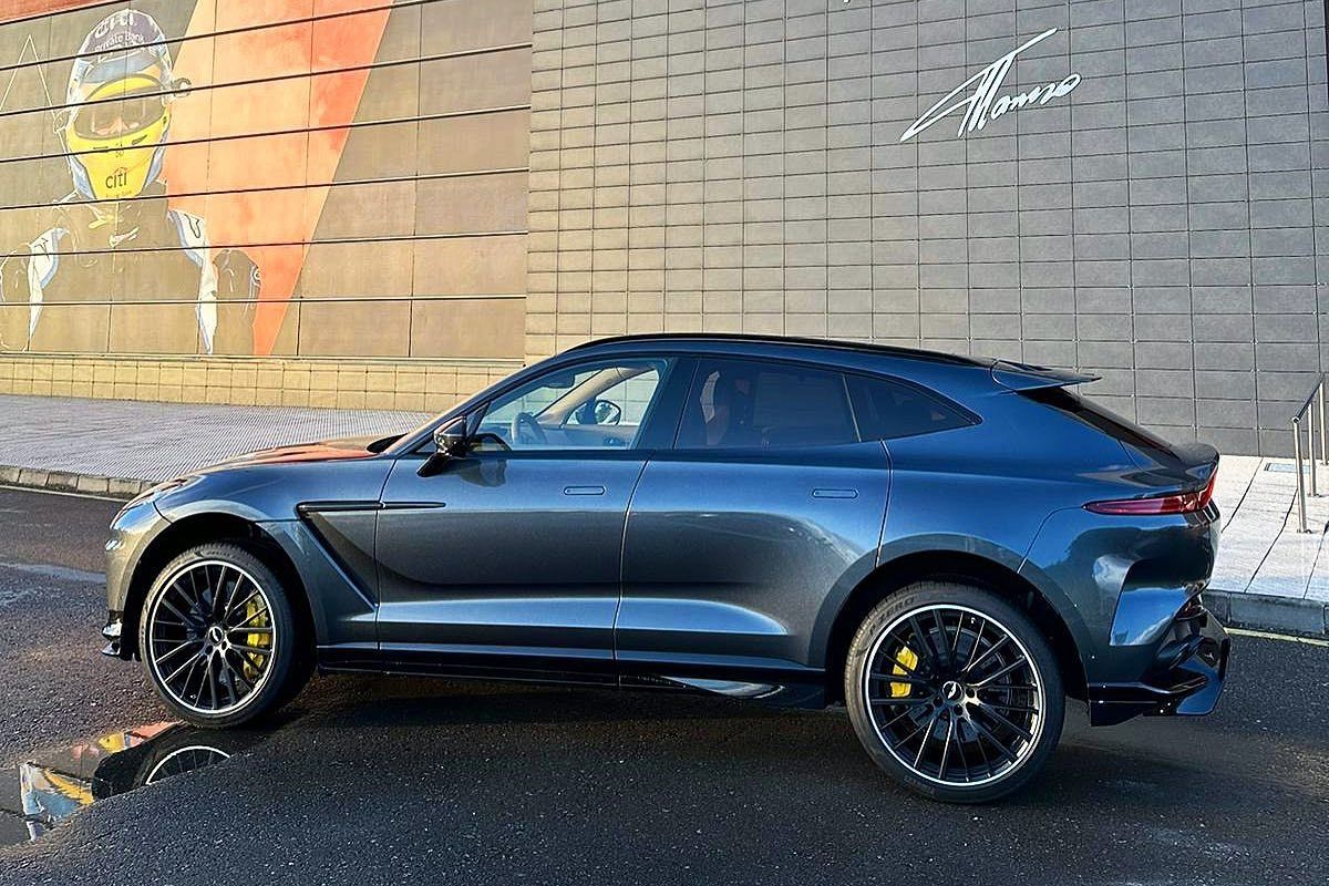 Fernando Alonso tiene nuevo coche: así es el brutal Aston Martin DBX 707