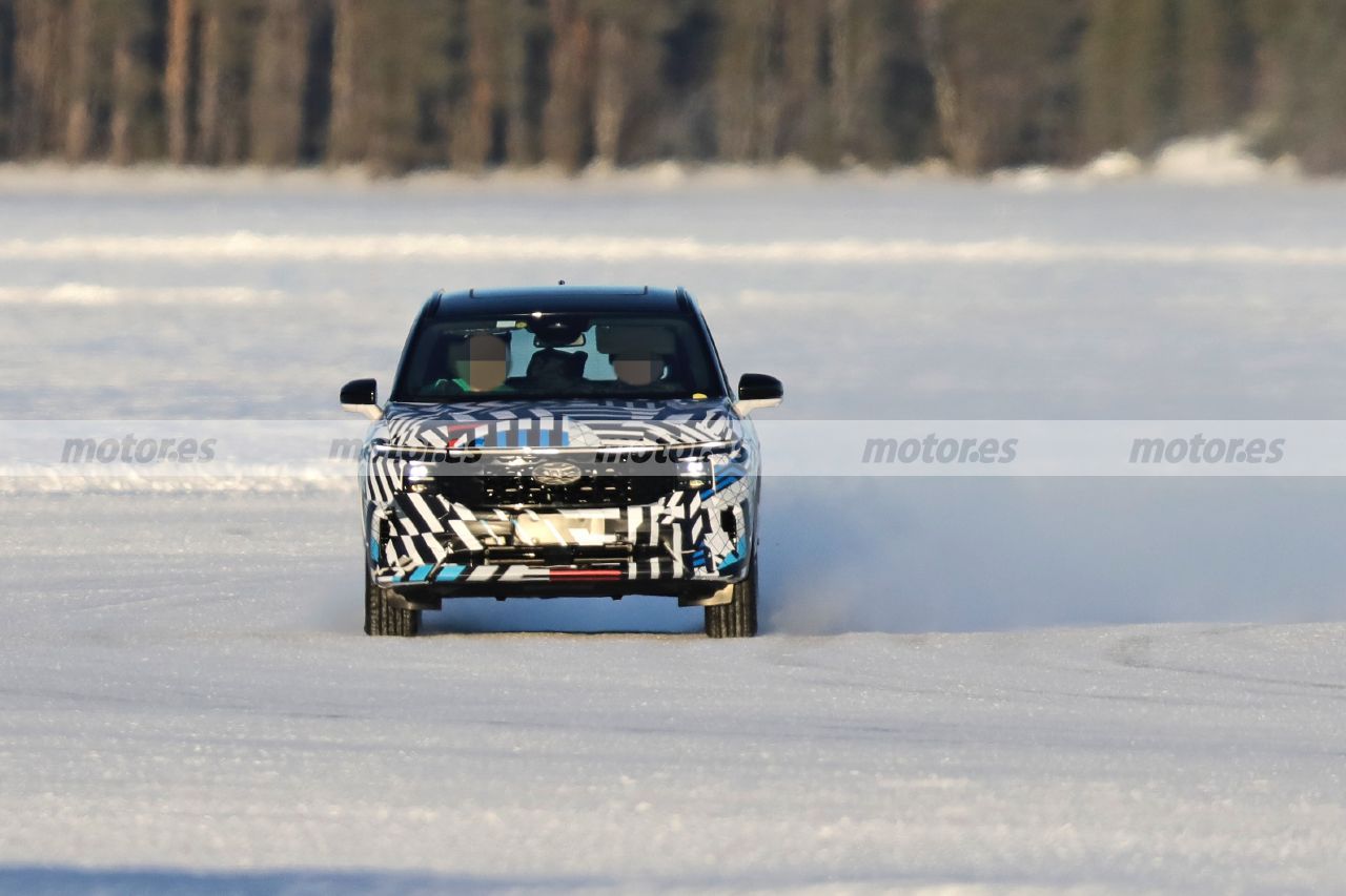 El nuevo Ford Edge pierde el camuflaje en las pruebas de invierno y revela su diseño