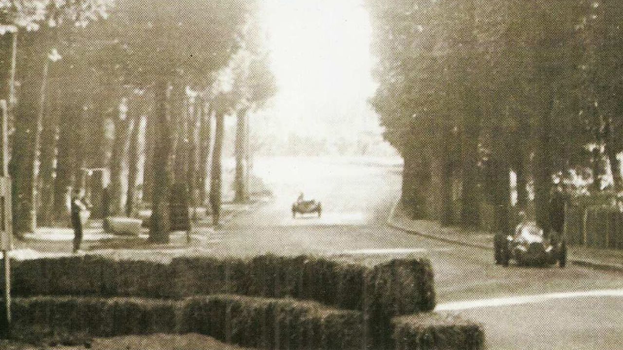 Un Alfa Romeo en la Avenue Magenta