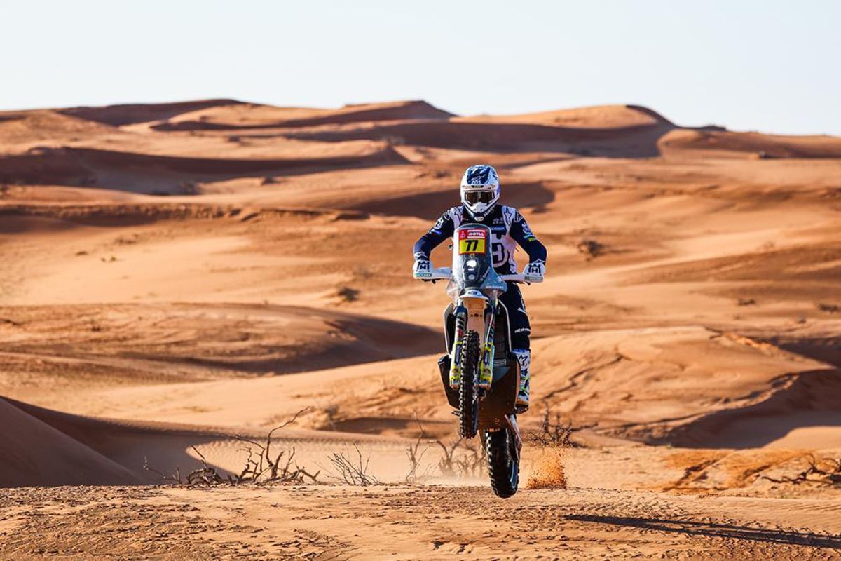 Husqvarna brilla en el Dakar: sexta etapa para Luciano Benavides con Skyler Howes más líder