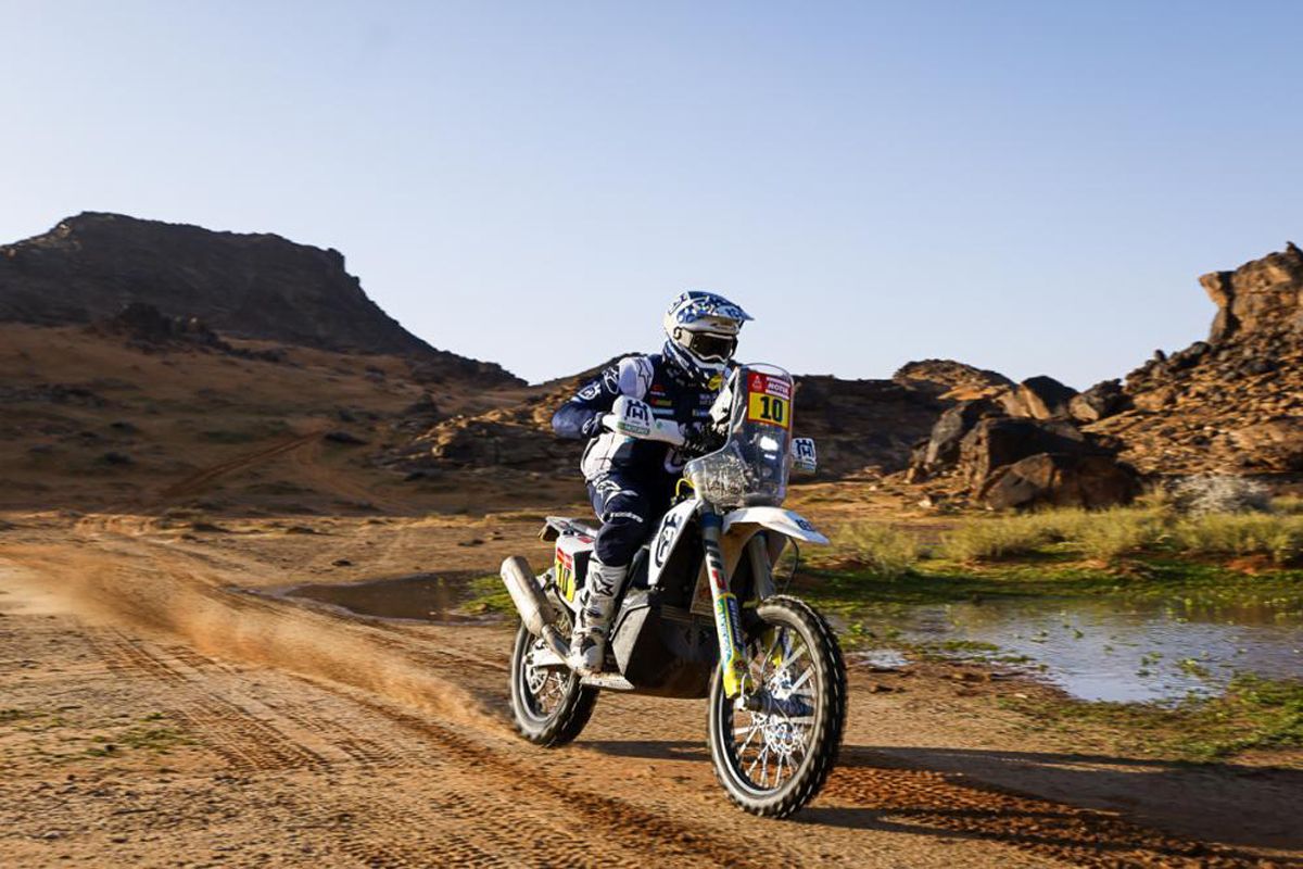 Husqvarna brilla en el Dakar: sexta etapa para Luciano Benavides con Skyler Howes más líder