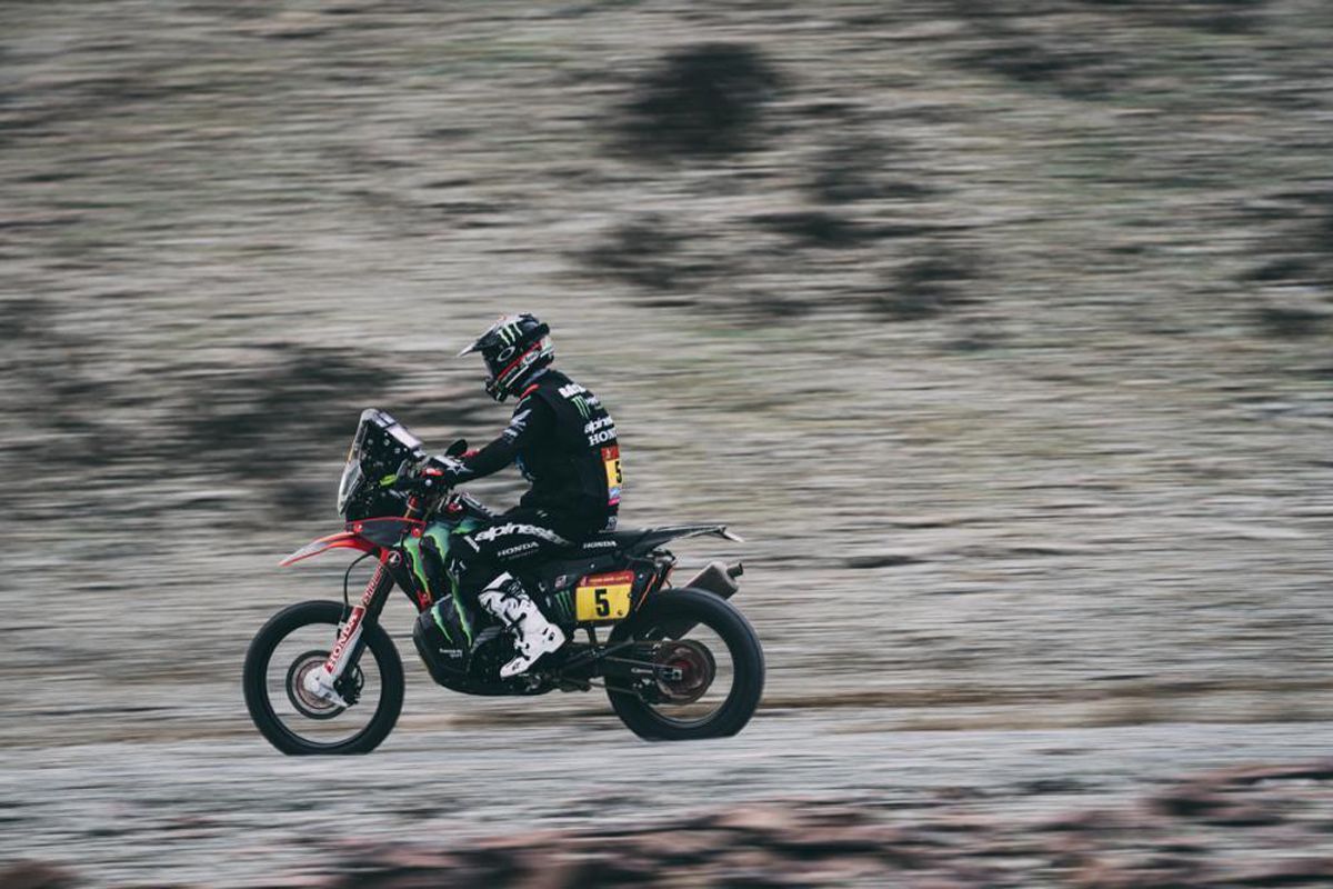 Joan Barreda sobrevive y Carlos Sainz sufre en la lluvia de la tercera etapa del Dakar