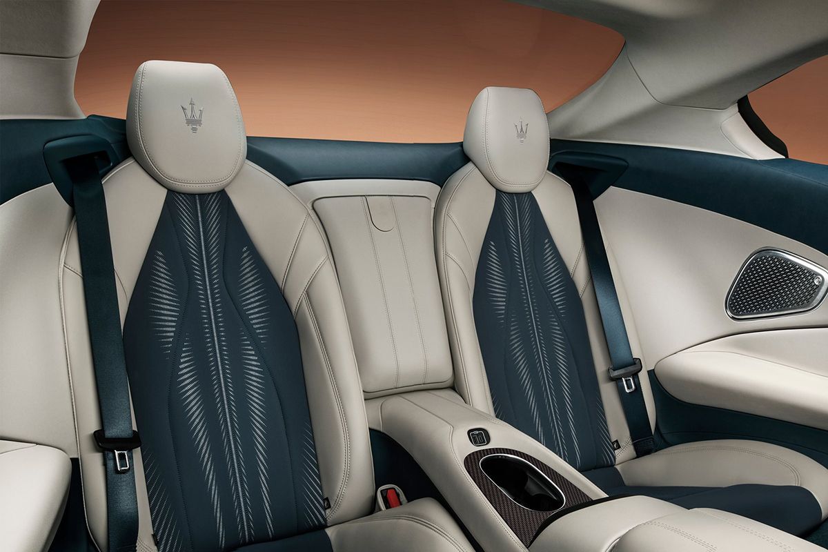 Maserati GranTurismo 2023 - interior