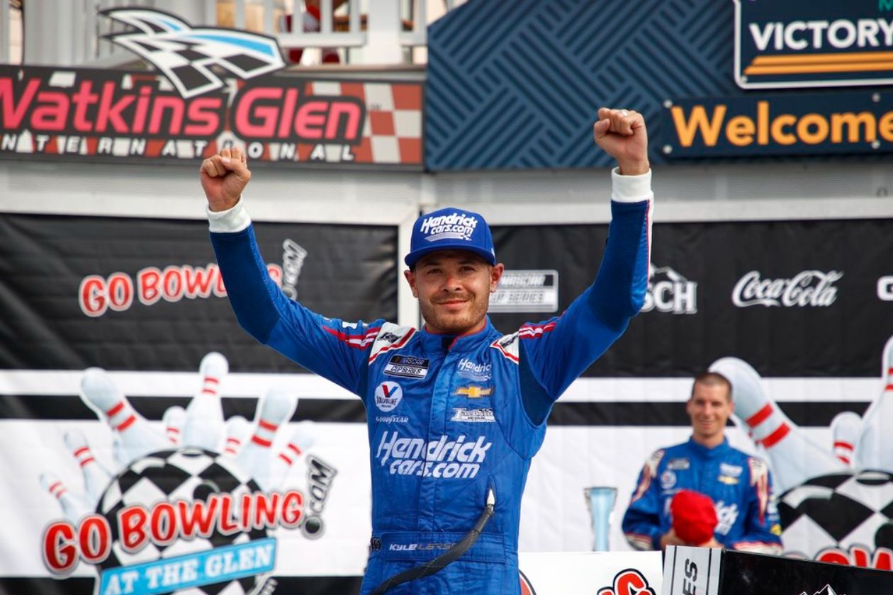 McLaren recluta a Kyle Larson, campeón de NASCAR, para la Indy 500 de 2024