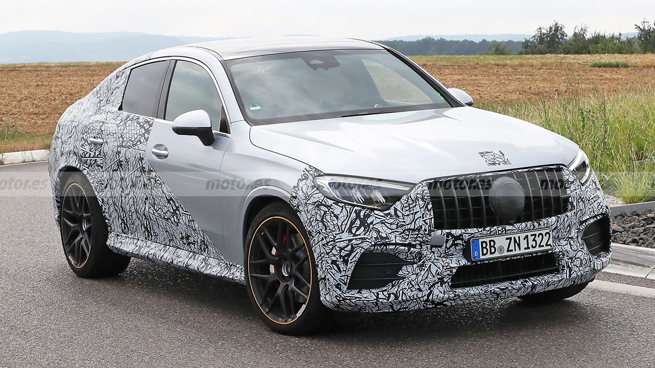 El nuevo Mercedes-AMG GLC Coupé más descafeinado pierde camuflaje en estas fotos espía