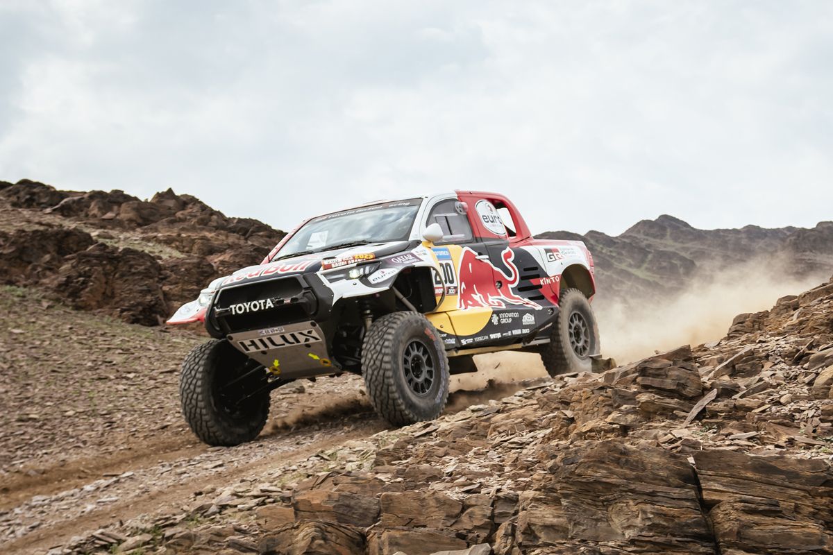 Nasser Al-Attiyah se lleva la segunda etapa ante Carlos Sainz, ganador moral del día