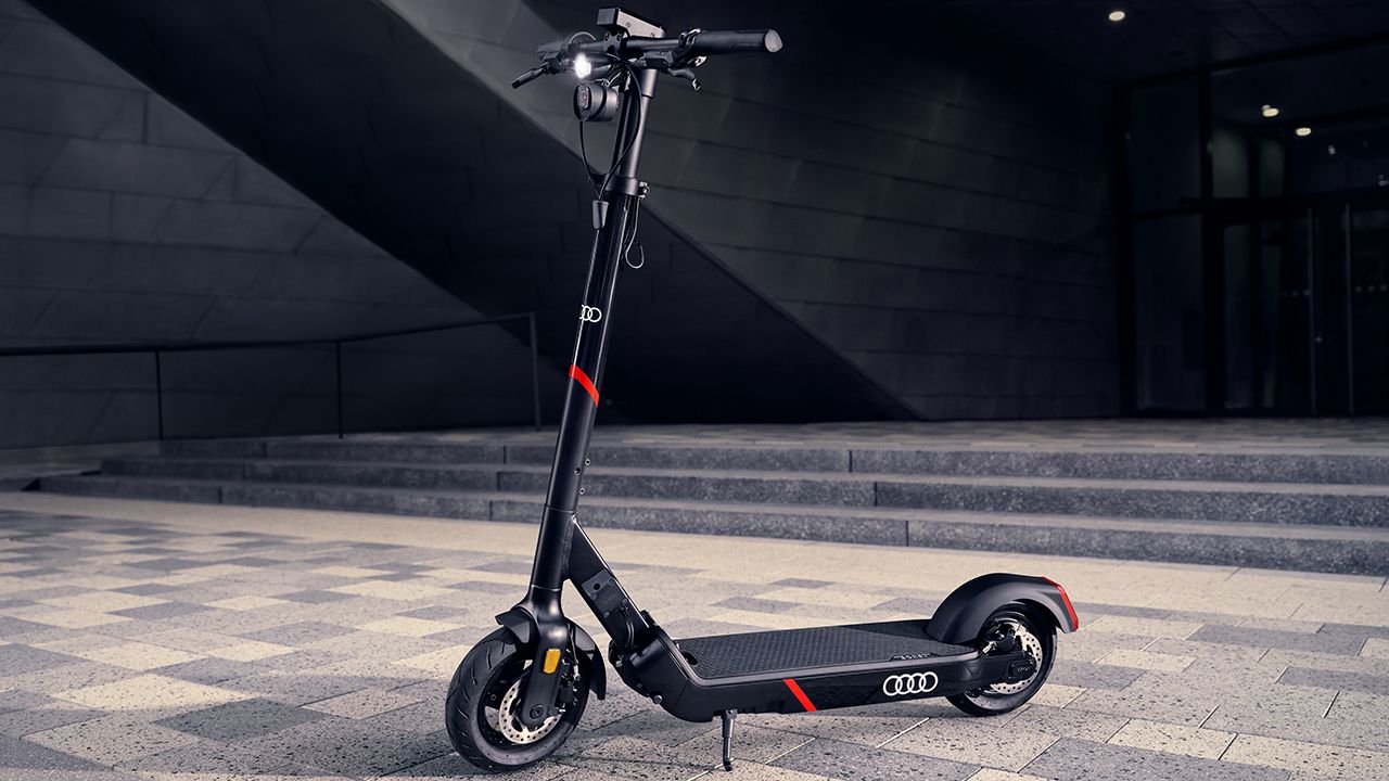 Audi desvela la nueva generación de su patinete eléctrico: más autonomía, más potencia y mucha tecnología