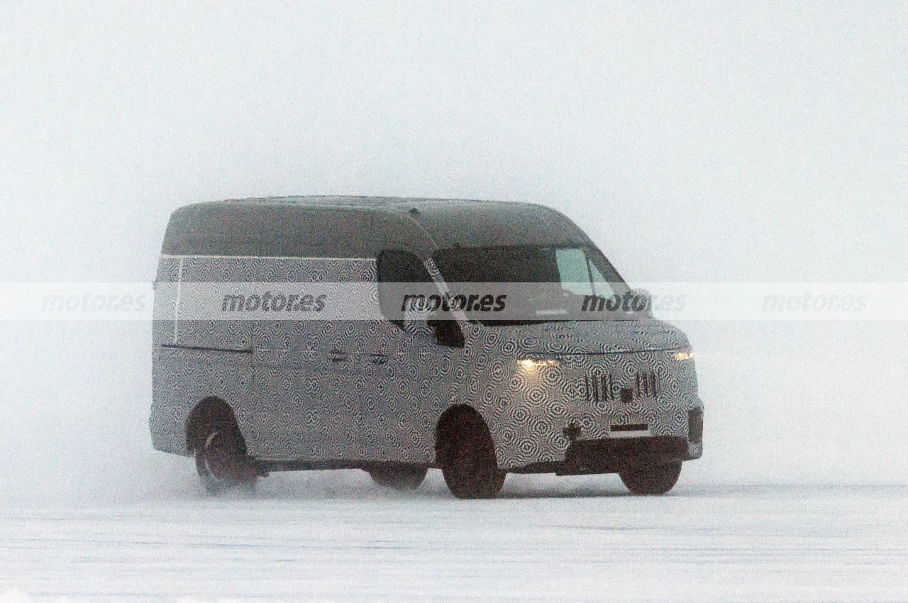 La nueva generación de la Renault Master, cazada en fotos espía bajo una espesa niebla