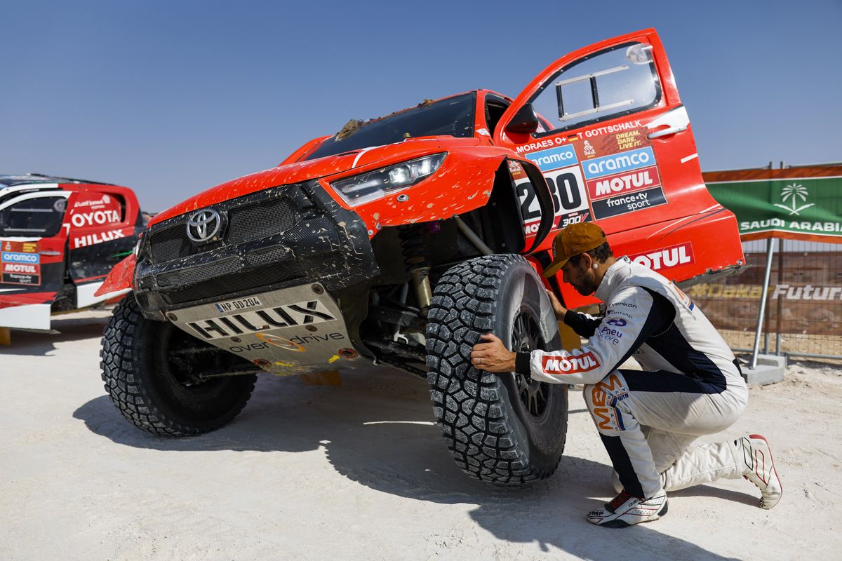 Sébastien Loeb hace que la undécima etapa del Dakar sea el Día de la Marmota