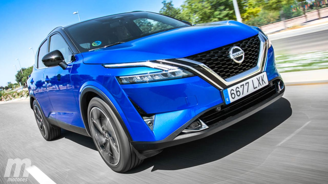 Reino Unido - Diciembre 2022: El Nissan Qashqai conquista el territorio británico