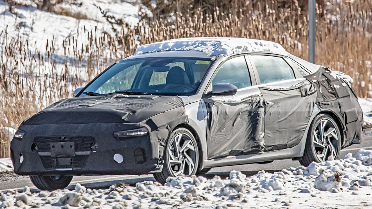 Fotos espía del nuevo Hyundai Elantra 2024, el sedán coreano sufrirá una gran actualización