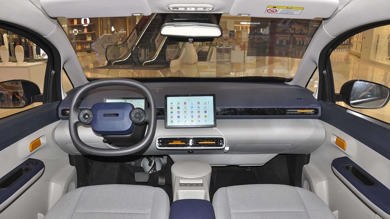 Jiangnan U2 - interior