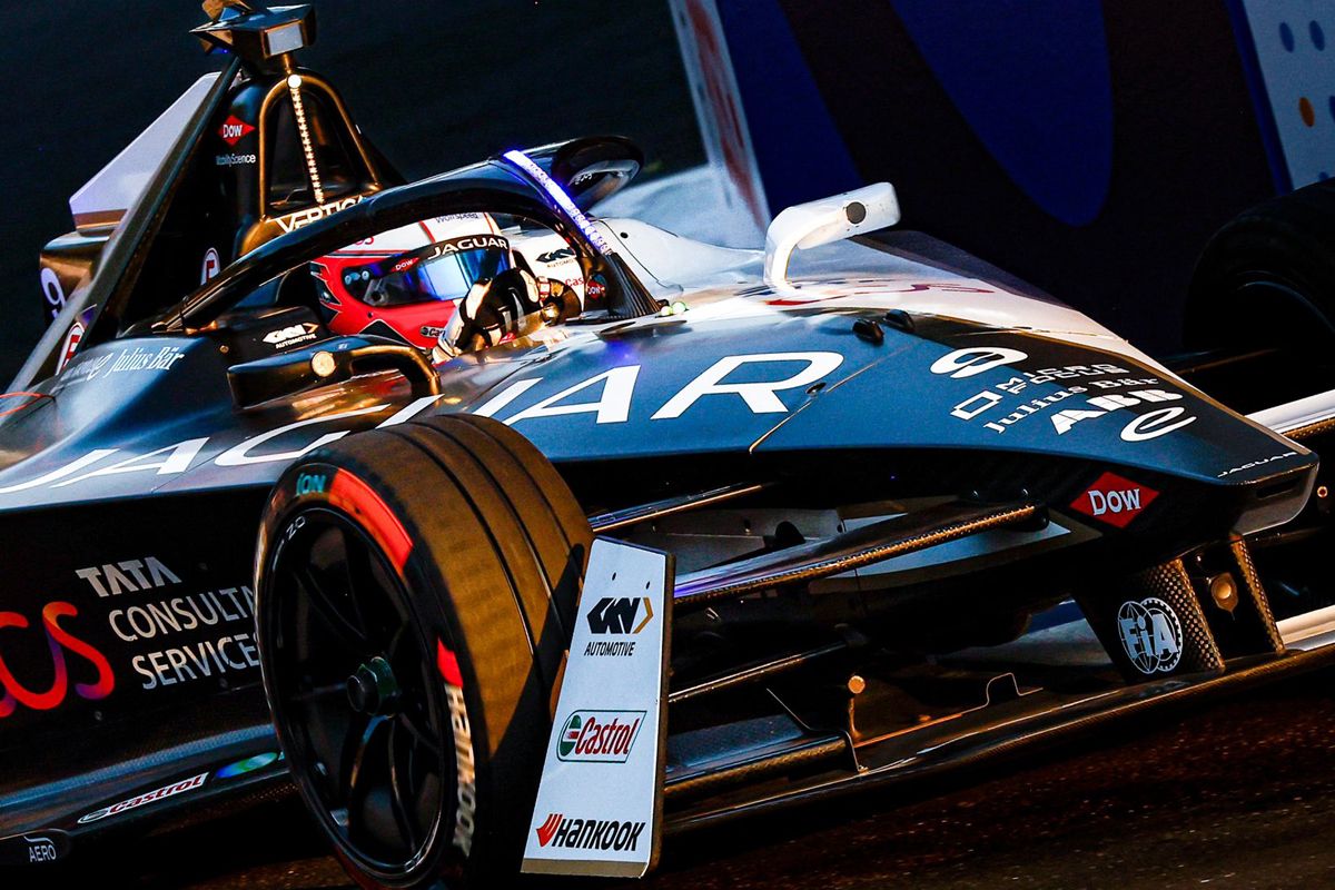 Mitch Evans se lleva la pole en una surrealista y absurda clasificación del ePrix de Hyderabad