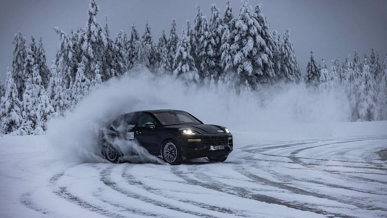 El Porsche Cayenne Facelift revela su moderna imagen trasera en unas pruebas en USA