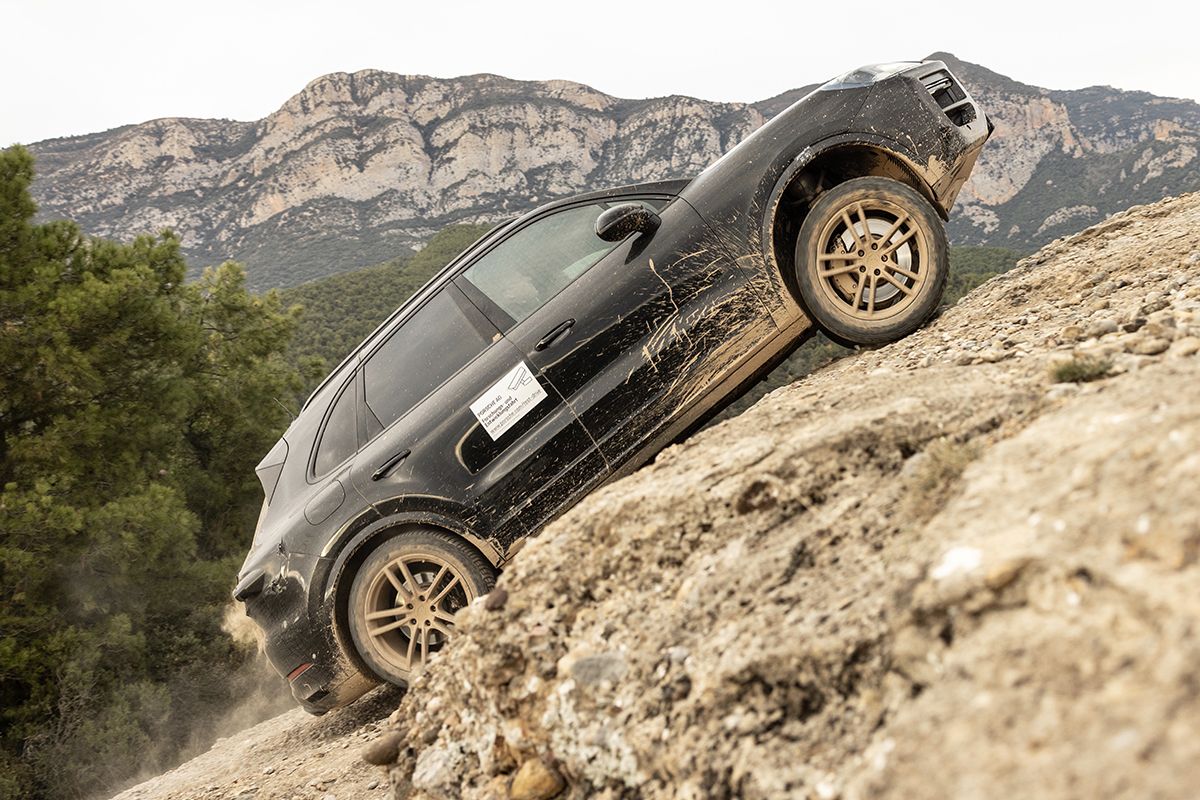 Porsche demuestra que el Cayenne es más todoterreno que un SUV, lo que no te atreves a hacer