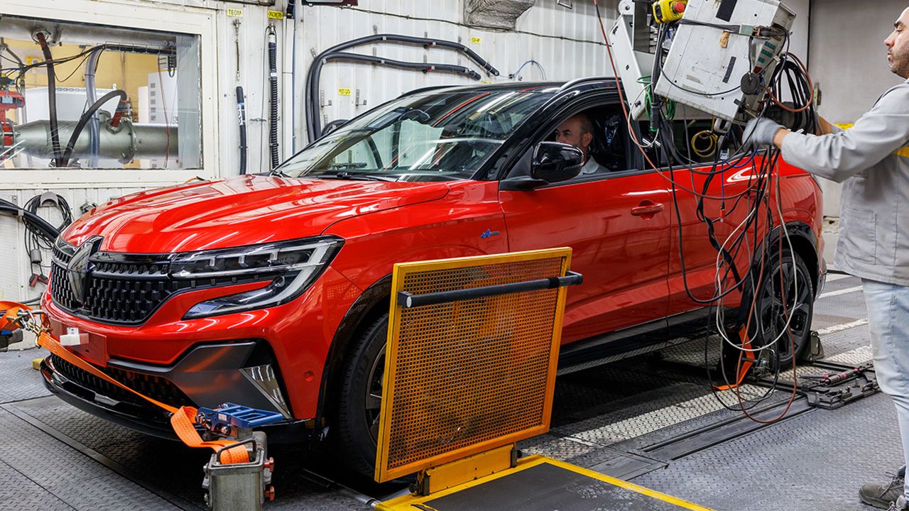 El coche electrificado protagoniza la producción de vehículos en España en enero de 2023