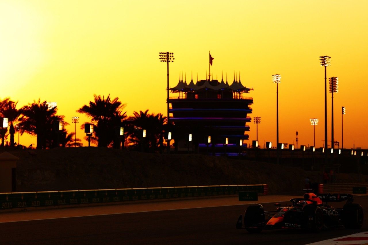 Red Bull lidera el test final con Sergio Pérez; gran exhibición de Alonso en tandas largas