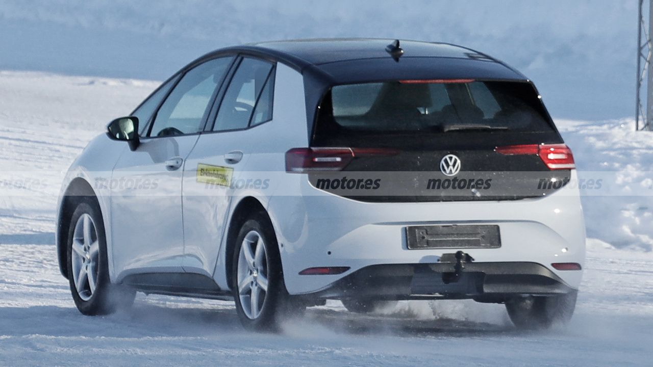 Mula de pruebas del Volkswagen Golf eléctrico y del CUPRA UrbanRebel