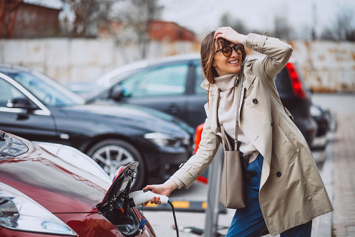 ¿Compensa o no? El coche eléctrico ya es más barato que el de combustión