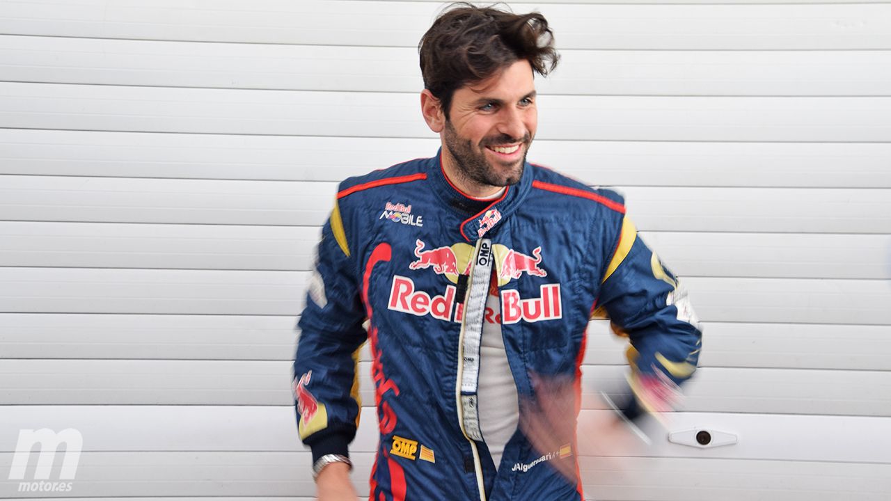 Jaime Alguersuari con el mono de Toro Rosso