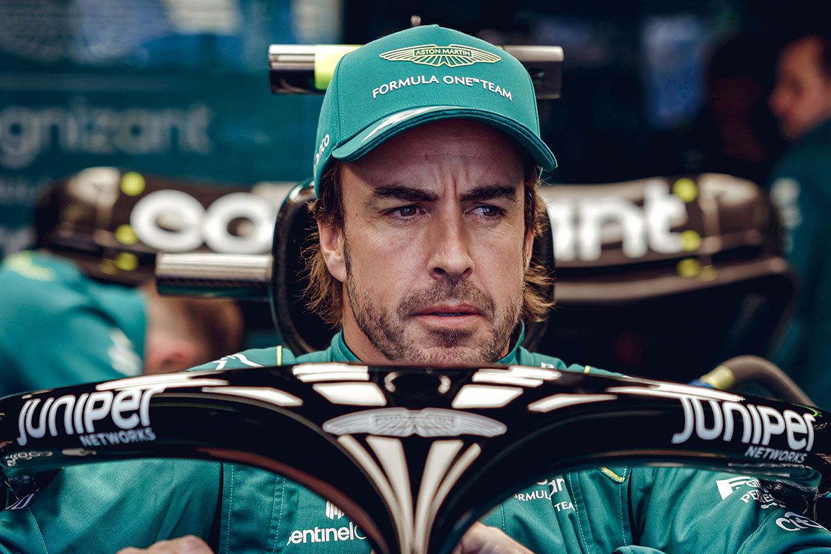 Fernando Alonso contesta a Hamilton: «Tiene mala memoria, se estará haciendo mayor»