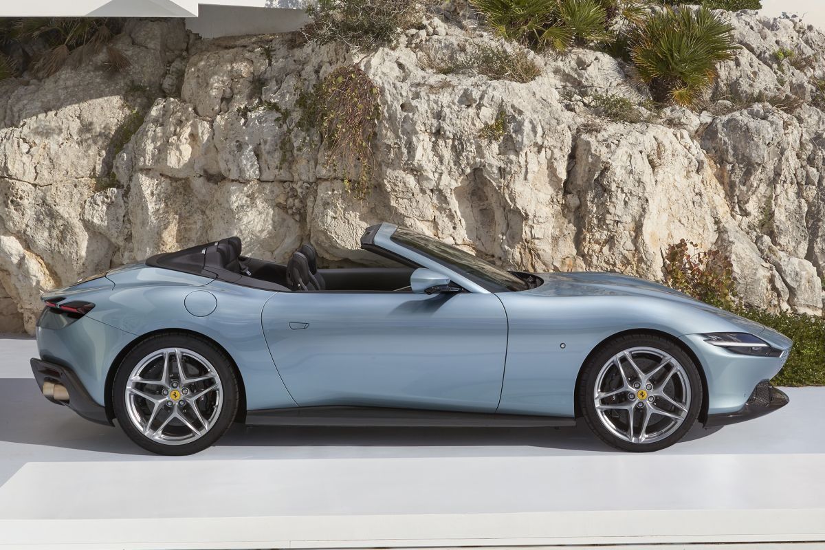 Ferrari presenta el Roma Spider, un Cabrio con un diseño sofisticado y potencia desbordante