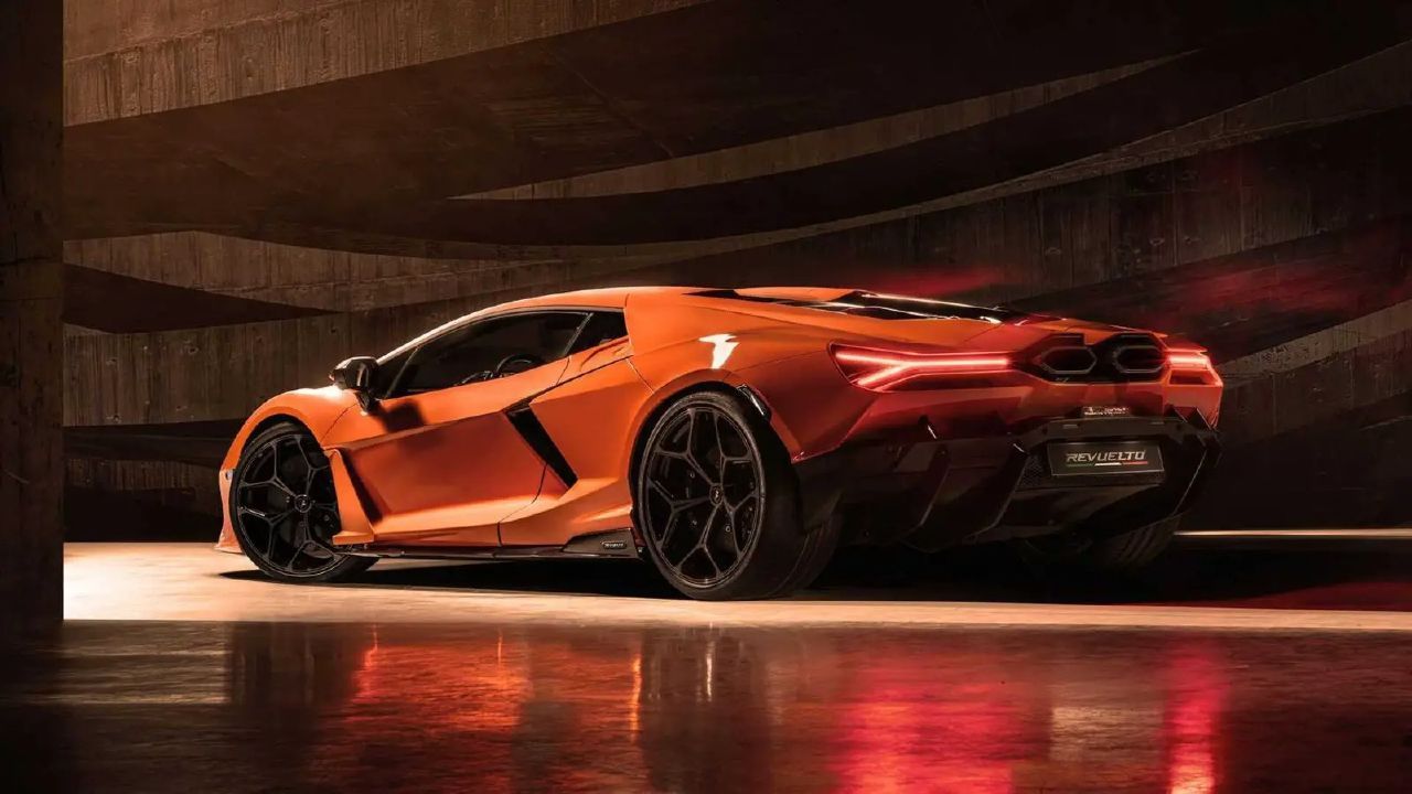 Lamborghini Revuelto