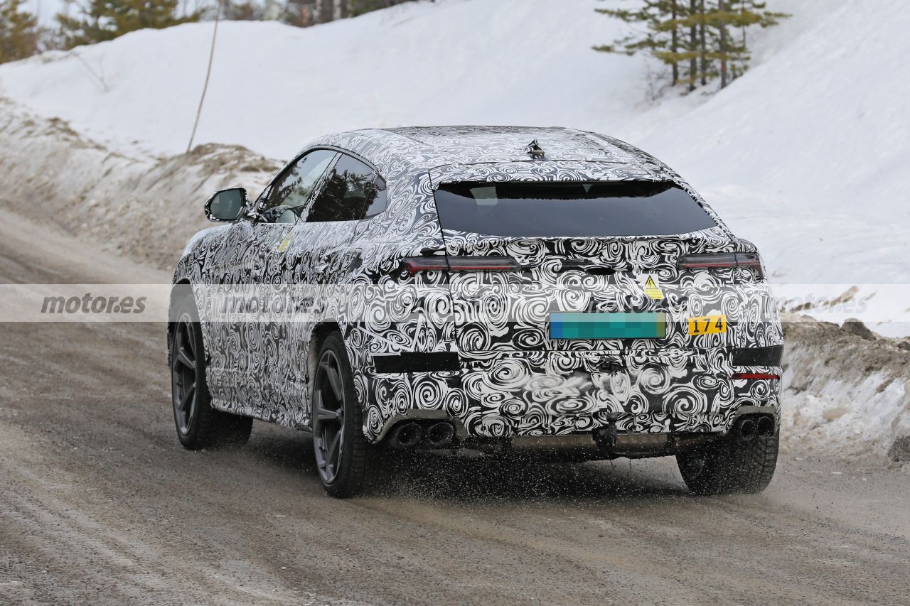 Fotos espía Lamborghini Urus PHEV 2023