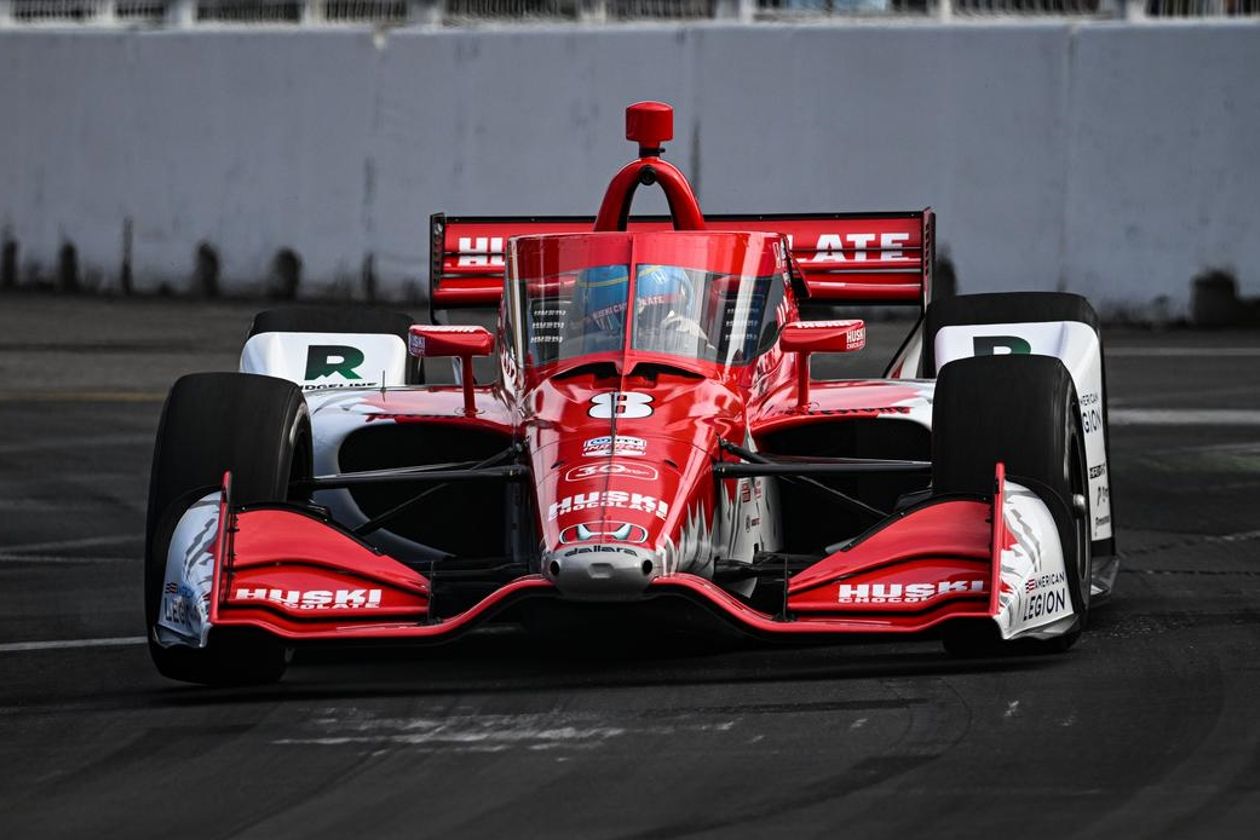 Marcus Ericsson triunfa en un salvaje y accidentado inicio de temporada en St. Petersburg