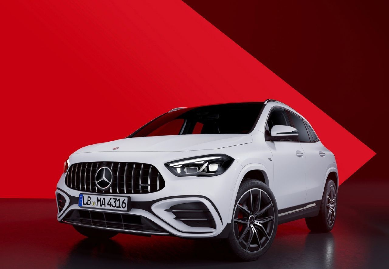 El nuevo Mercedes-AMG GLA 35 asume el papel más deportivo en la gama del SUV compacto