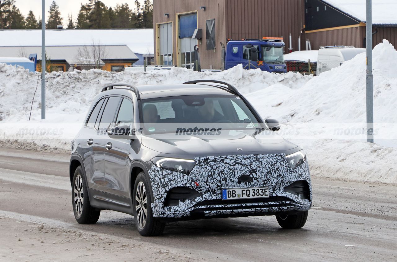 El Mercedes EQB Facelift revela interesantes detalles del exterior e interior en nuevas fotos espías