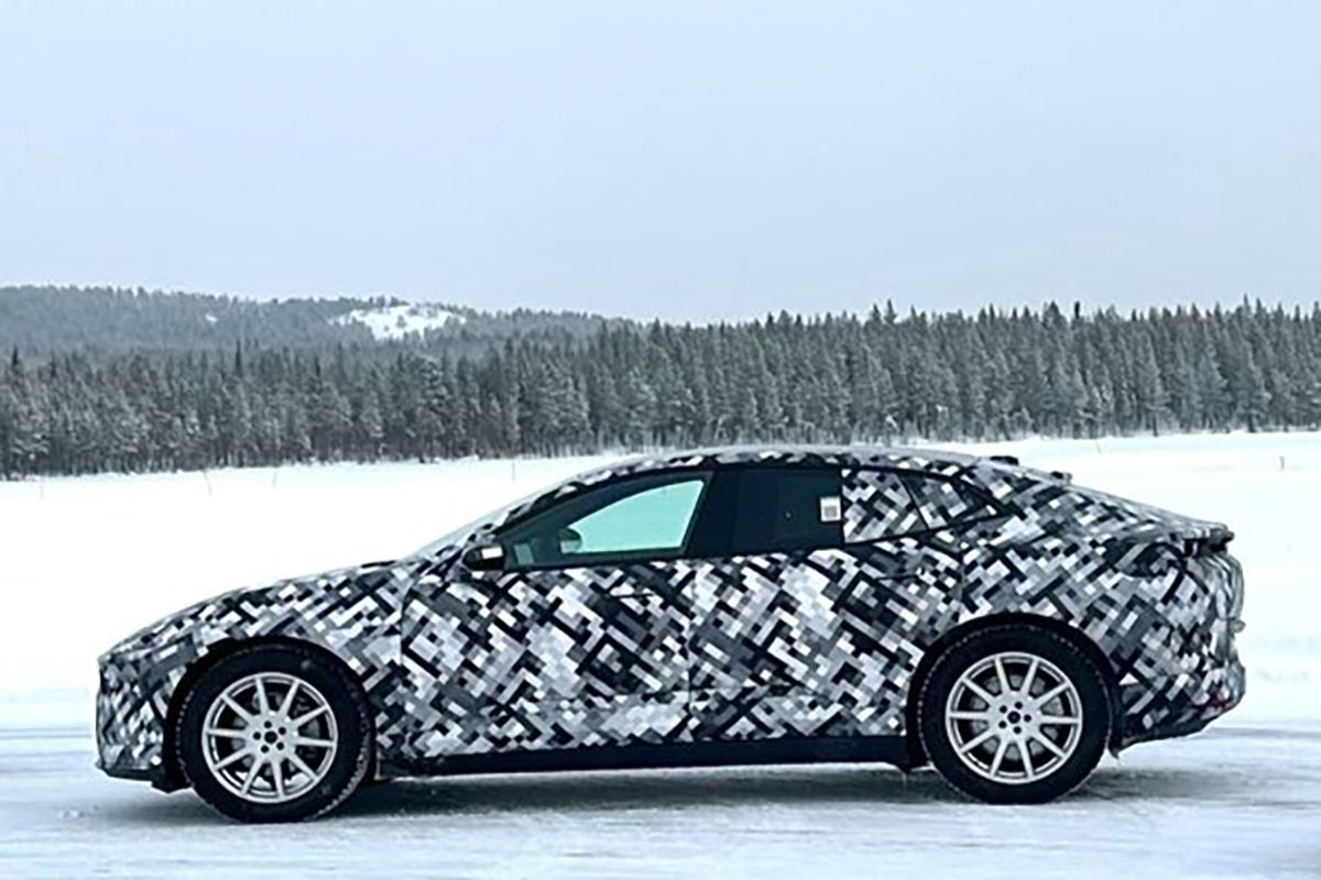 El Polestar 4 se revela en una primera foto espía oficial de un prototipo de este SUV eléctrico