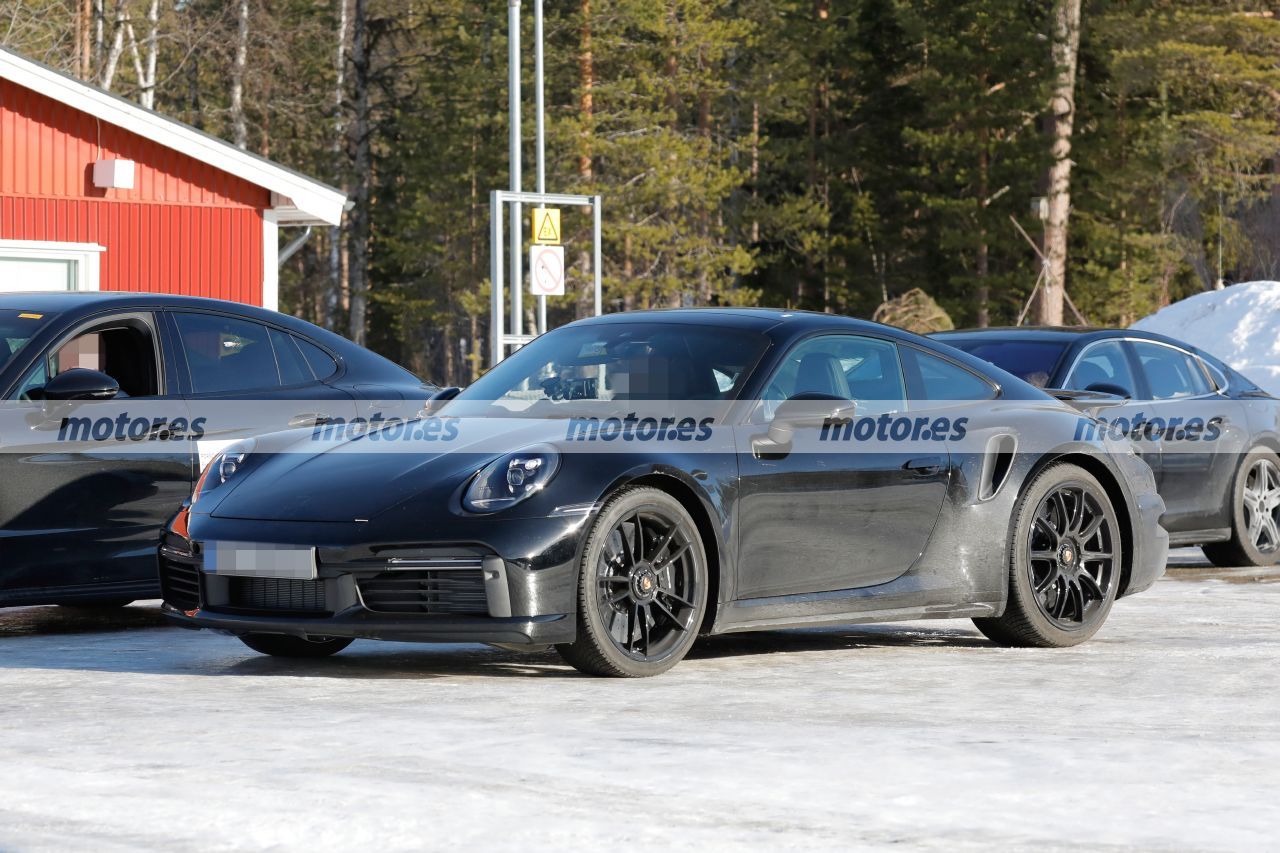 El Porsche 911 Turbo S Facelift reaparece en fotos espía con una importante novedad