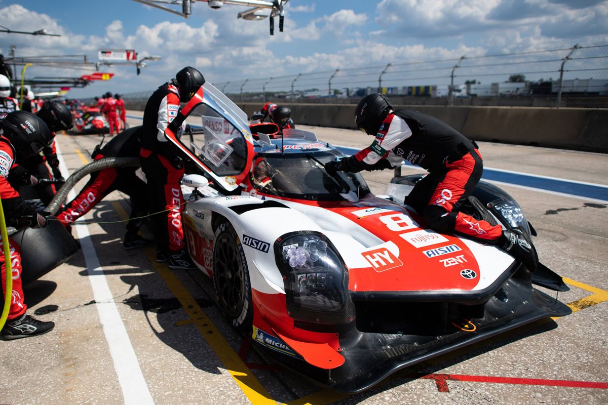 Ryo Hirakawa sitúa el Toyota #8 al frente de los primeros libres de Sebring