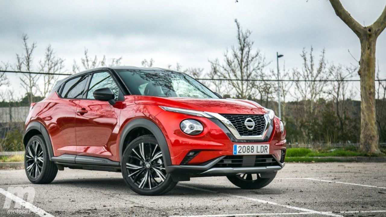 Reino Unido - Febrero 2023: El Nissan Juke sorprende a las puertas del podio