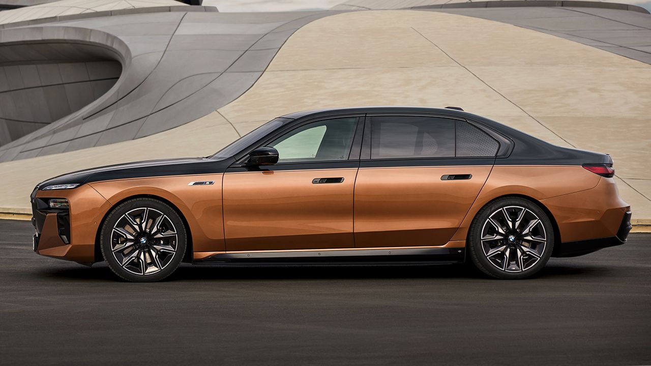 BMW i7 M70 xDrive - lateral