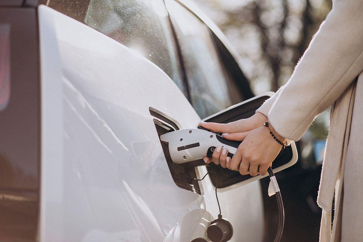 ¿Coches eléctricos solo para los países ricos? La triste realidad en la Unión Europea