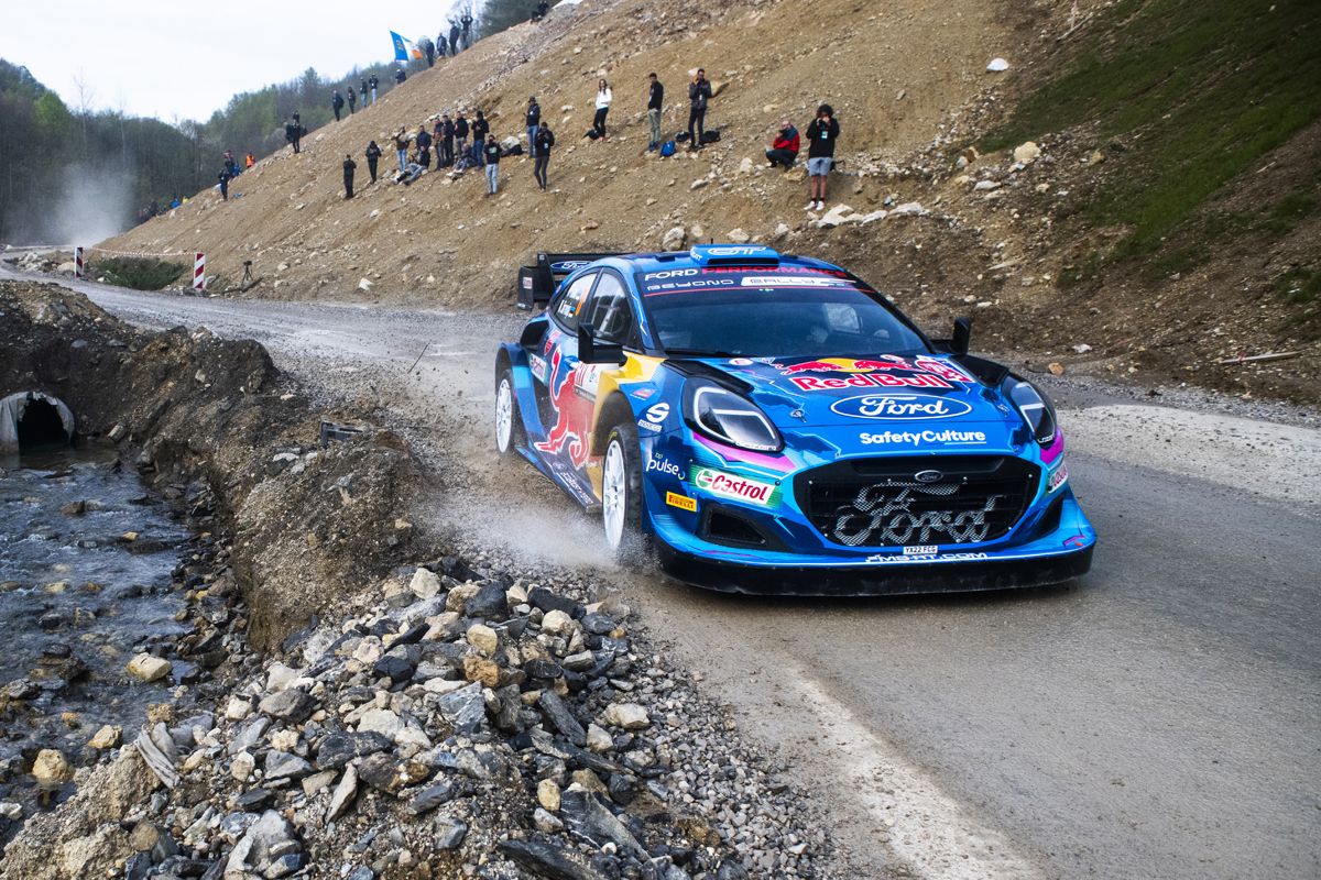 Elfyn Evans controla los ataques de Ott Tänak en la tarde del sábado del Rally de Croacia