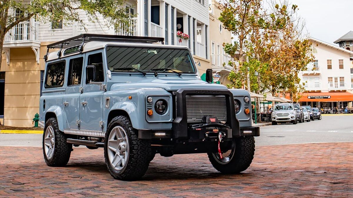 El Land Rover Defender 110 se transforma en un potente todoterreno eléctrico con los genes del Tesla Model S